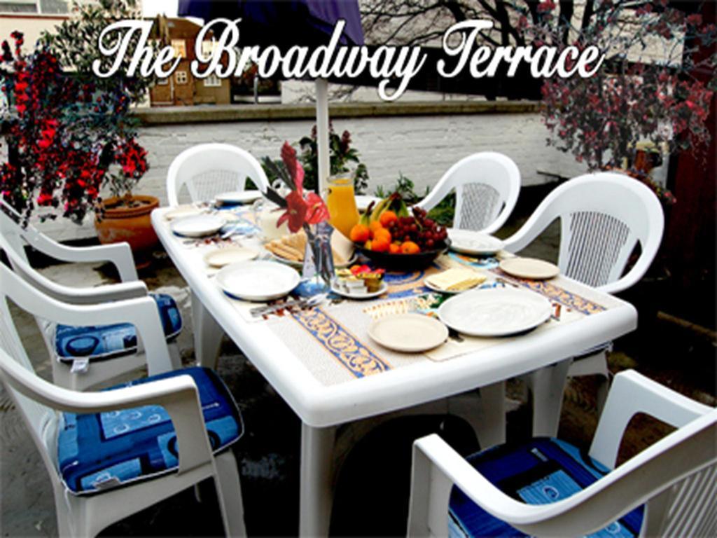 Broadway Lodge Bed And Breakfast Surbiton Exterior foto